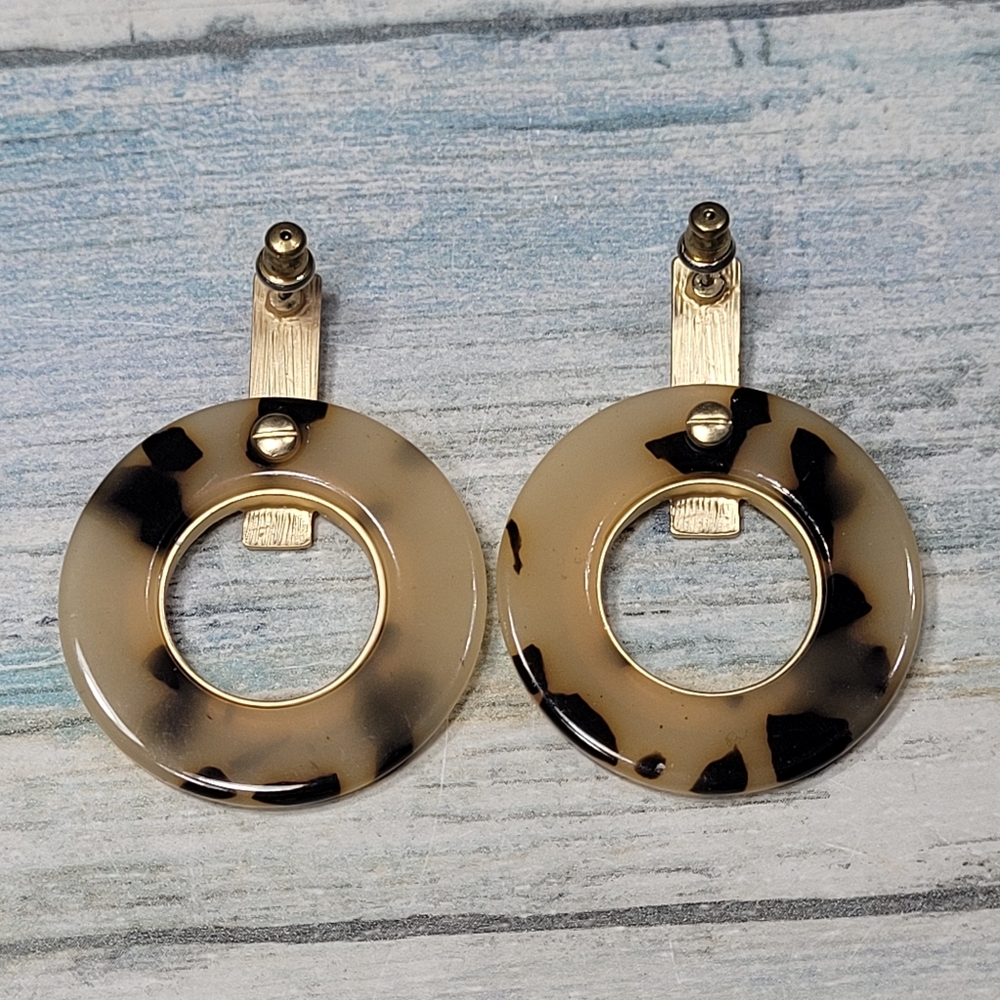 Resin Matte Gold Hoop Dangle Earrings. - Picture 3 of 6